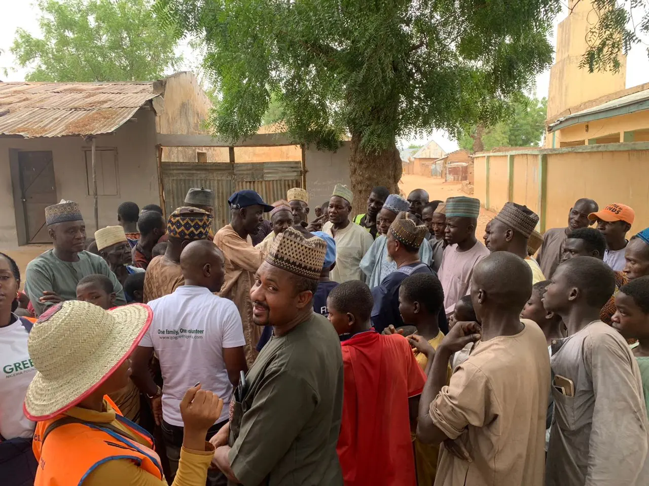 A crowd of residents at a Go Green Nigeria Foundation outreach event